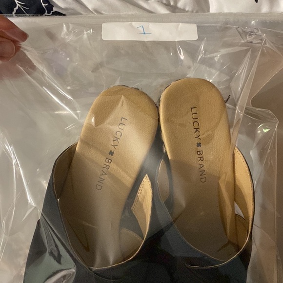 Lucky Brand  Black Wedge Heel Platform Leather Sandals Size 9.5 vacation - Picture 13 of 13